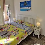 Lukas&ana S Bazenom,djecjim Igralistem * Pinezići