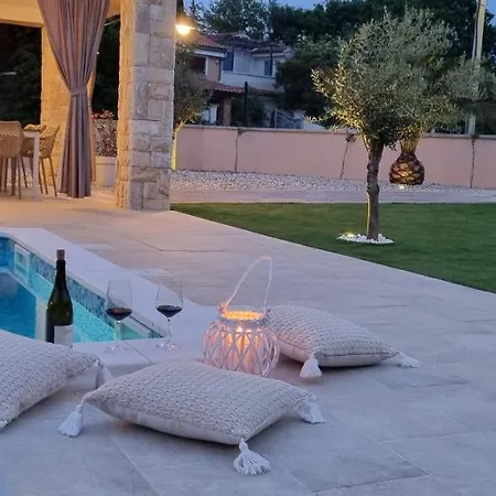Villa Lukas&ana S Bazenom,djecjim Igralistem