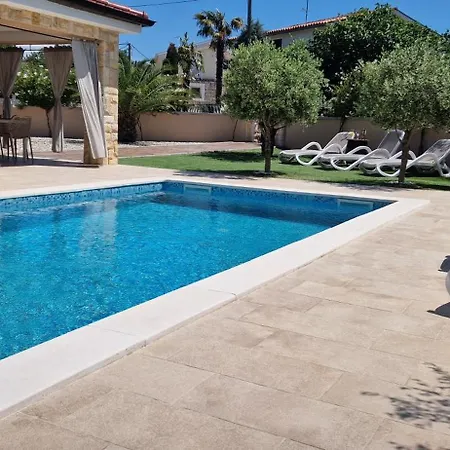 Villa Lukas&ana S Bazenom,djecjim Igralistem Pinezići