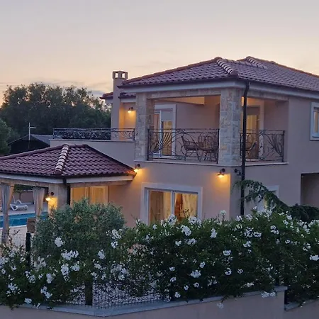 Villa Lukas&ana S Bazenom,djecjim Igralistem
