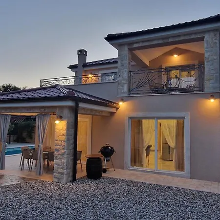 Lukas&ana S Bazenom,djecjim Igralistem Villa