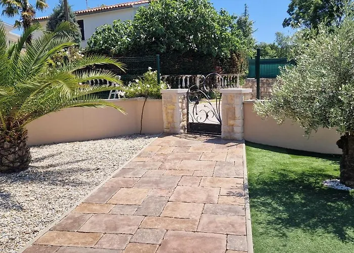 Lukas&ana S Bazenom,djecjim Igralistem Villa