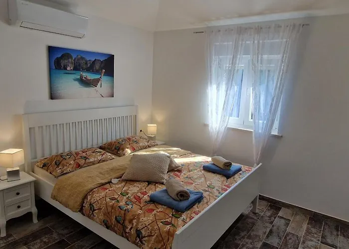 Lukas&ana S Bazenom,djecjim Igralistem Villa *