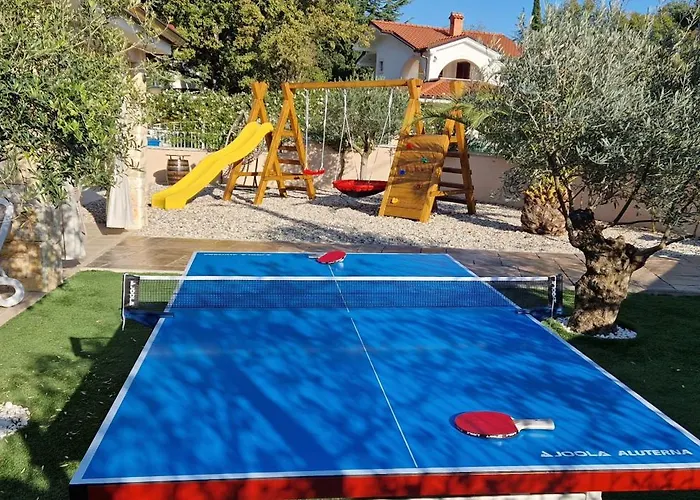 Lukas&ana S Bazenom,djecjim Igralistem Villa *