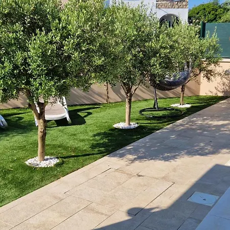 Lukas&ana S Bazenom,djecjim Igralistem * Pinezići