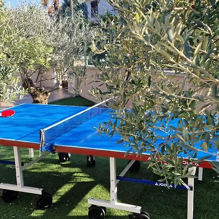 Lukas&ana S Bazenom,djecjim Igralistem * Pinezici (Krk)
