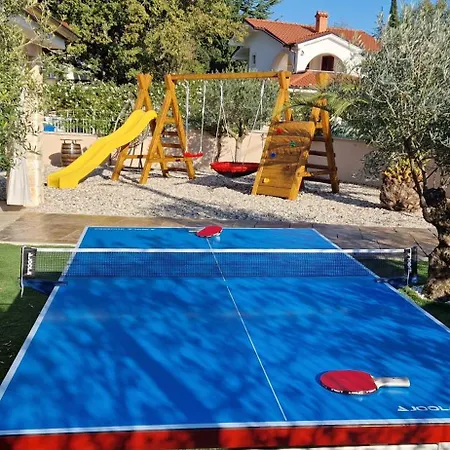 Lukas&ana S Bazenom,djecjim Igralistem Villa *