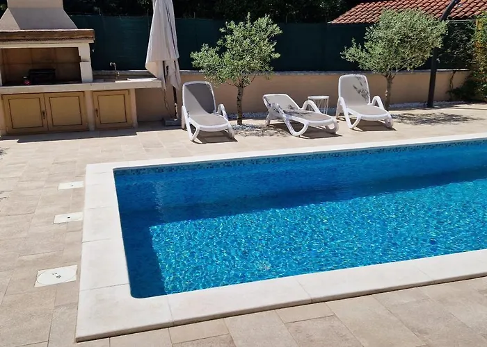 别墅 Lukas&ana S Bazenom,djecjim Igralistem Pinezići