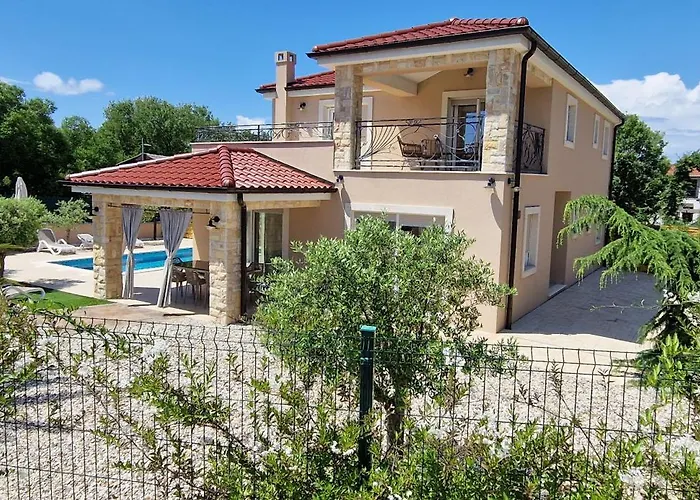 别墅 Lukas&ana S Bazenom,djecjim Igralistem Pinezići