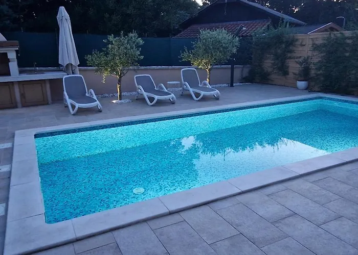 Lukas&ana S Bazenom,djecjim Igralistem 别墅 *