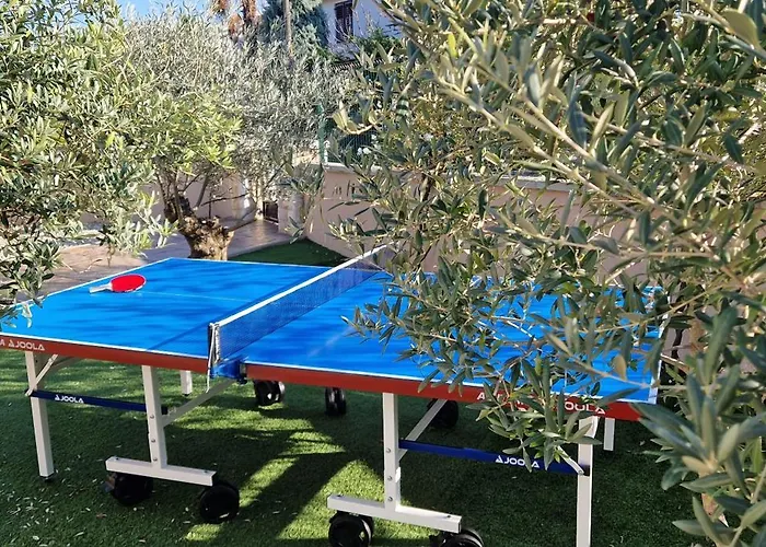 Lukas&ana S Bazenom,djecjim Igralistem * Pinezići