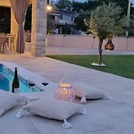 Вилла Lukas&ana S Bazenom,djecjim Igralistem