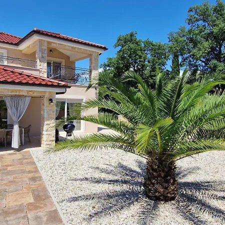 Villa Lukas&ana S Bazenom,djecjim Igralistem Pinezići