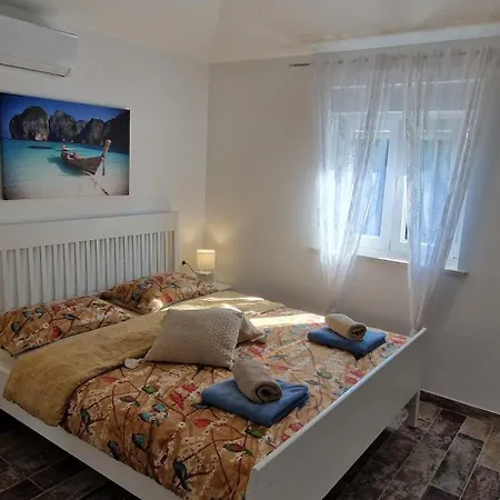 Lukas&ana S Bazenom,djecjim Igralistem Villa *